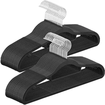 Produktbild von PolkaHome® Robuste Kunststoff-Kleiderbügel, 30 Stück, rutschfest, platzsparend, 0,5 cm dünn, 42 cm breit, 360° drehbarer Haken, Schwarz