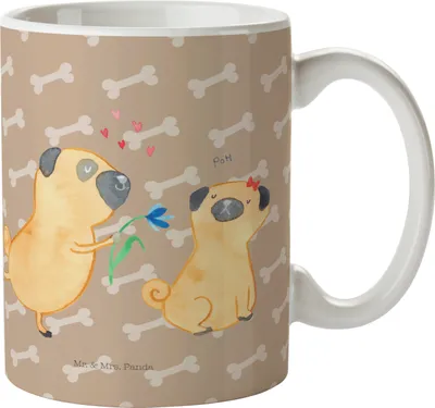 Produktbild von Mr. & Mrs. Panda Kaffeebecher Mops Verliebt - Hundeglück - Geschenk, Freund, Hund, Kaffeetasse, Liebe, Sprüche, Keramiktasse, Teetasse, Knuffig, Tasse, Trinkbecher