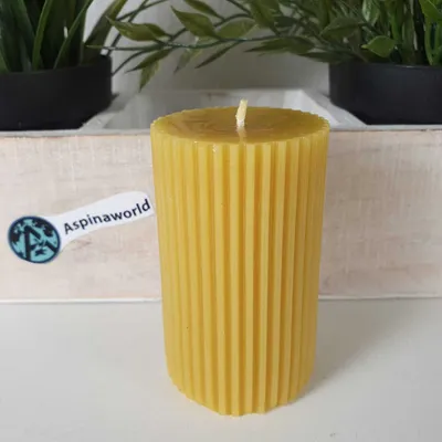 Produktbild von Bienenwachskerze Stumpenkerze mit Rillen 8 cm