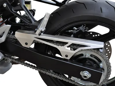 Produktbild von ZIEGER Kettenschutz kompatibel mit Suzuki GSR 750 silber