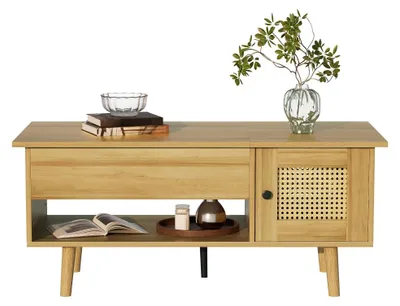 Image de Table basse élégante avec plateau relevable, portes en rotin, espace de rangement dissimulé, structure métallique, aspect bois et accents noirs