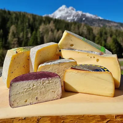 Immagine prodotto di Assortimento di formaggi altoatesini Caseificio dimostrativo Tre Cime