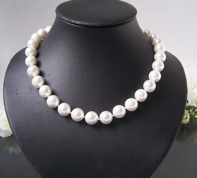 Produktbild von Perlenkette Muschelkern Perlen creamweiß 12mm Collier Braut K1749