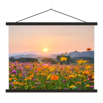 Produktbild von MuchoWow® Textilposter Blumen - Sonnenuntergang - Berg 120x90 cm mit schwarzem Rahmen - Aufhänger für Poster