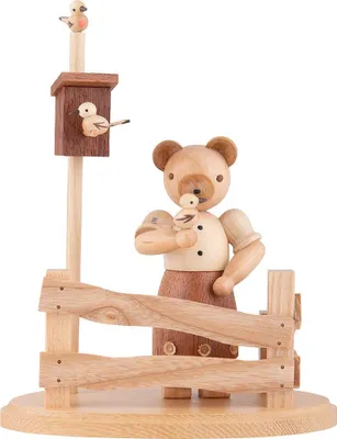 Zdjęcie produktu dla Figurka niedźwiedzia kobieta niedźwiedź przy ogrodzeniu ogrodu natura mała wysokość 14 cm NOWOŚĆ
