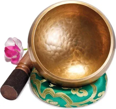 Produktbild von Tibetische Klangschale 13cm mit Klöppel und Kissen