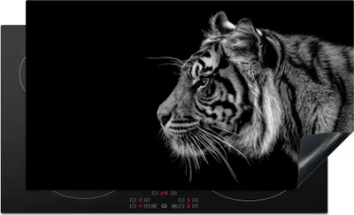 Produktbild von KitchenYeah© Herdabdeckplatte Tiger auf schwarzem Hintergrund in schwarz und weiß , 90x52cm, Küche Deko, Glaskeramikkochfeld Herdabdeckung, Abdeckplatte fùr Kochfeld