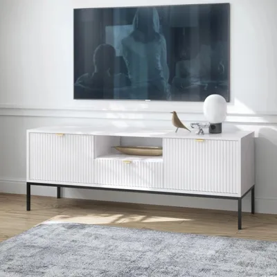 Obrázek produktu pro Nízká TV skříňka Kioto 154 cm bílo-černá - drážkované čelo, zlaté úchytky, 1 zásuvka, moderní