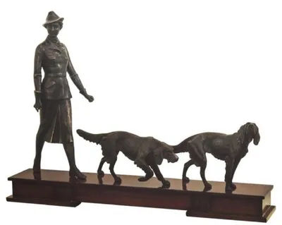 Image de Casa Padrino Statues de luxe en bronze Chasseuse et chiens Bronze / Marron foncé 61 x 11 x H. 45 cm - Statues décoratives de luxe avec socle en bois