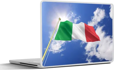 Produktbild von MuchoWow® Laptop Aufkleber Sticker Cover Die Flagge Italiens weht am Himmel 25x18 cm - Laptop-Deko