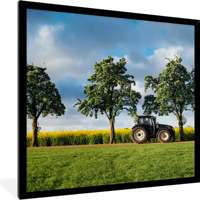 Produktbild von MuchoWow® Gerahmtes Poster Traktor - Baum - Blumen 40x40 cm - Poster mit Schwarzem Bilderrahmen Wandposter Rahmen Foto Bilder - Mit Rahmen - Wanddekoration Schlafzimmer