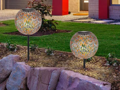 Produktbild von Schöne LED Solarleuchten Erdspießlampen, Metall Solarkugeln für den Garten Ø18cm