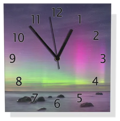 Produktbild von Wallario Design Wanduhr Lichter über stillem Meer aus Aluverbund, Größe 30 x 30 cm