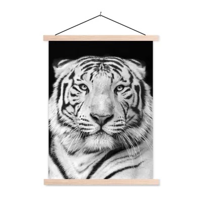 Produktbild von MuchoWow® Textilposter Tiger - Schwarz - Weiß - Porträt - Tiere 60x80 cm mit holzfarbenen Rahmen - Wandbild