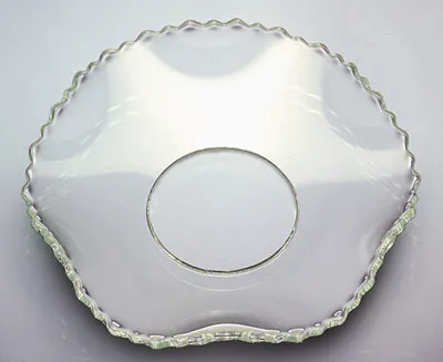Produktbild von Glas-Kerzenmanschette (Tropfenfänger) "Gezackt, gewellt" für Kerzen bis Ø 25 mm (Spitzkerzen, Tafelkerzen)