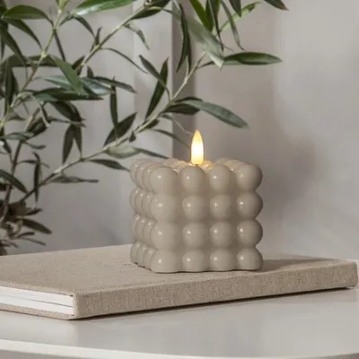 Zdjęcie produktu dla Świeca Led woskowa filarowa FLAMME DOT beżowa 9,5cm