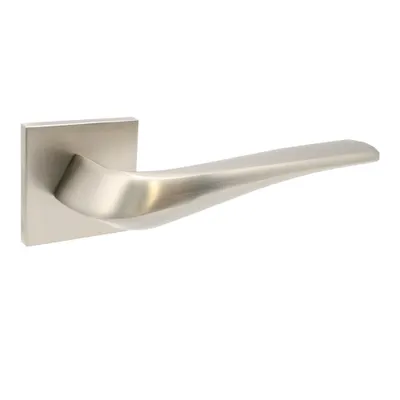 Produktbild von DOMINO Türgriff ohne Schlossrosette | quadratische Rosette | Türklinke für Zimmertür, Bürotür | Türbeschläge aus Aluminium | Satin Nickel | ADEL-QR SN