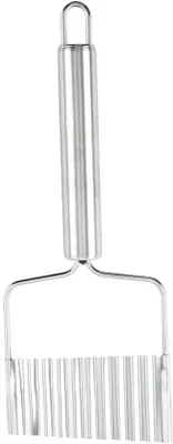Zdjęcie produktu dla Profesjonalna krajalnica do ziemniaków lub warzyw, zakrzywione/ząbkowane ostrze, owalny uchwyt, uchwyt do zawieszania, stal nierdzewna, 23 x 8 cm – srebrna