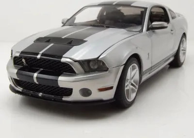 Produktbild von Greenlight Collectibles 13673 Ford Shelby GT500 Mustang 2011 silber schwarz 1:18