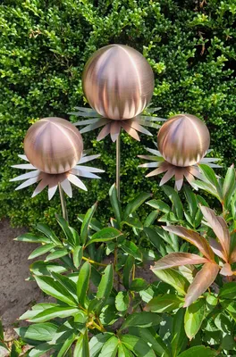 Produktbild von Blütenzauber Milano 3er Set Rosenkugel 15/10/10 cm Edelstahl golden rose matt gebürstet Gartenstecker Deko mit Stab 80 cm