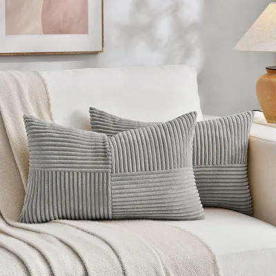 Produktbild von Set mit 2 hellgrauen Cord-Kissenbezügen, 50 x 60 cm, weiche, moderne Dekokissenbezüge für Sofa, Schlafzimmer, Wohnzimmer, Bett