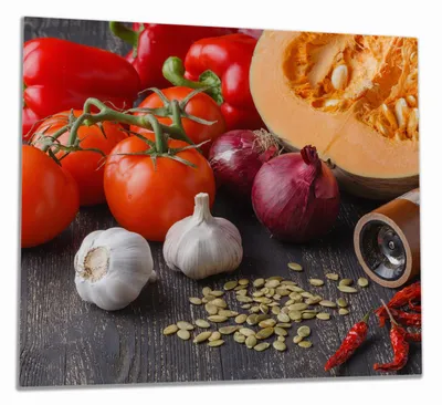 Produktbild von Wallario Herdabdeckplatte aus Glas, Größe 60 x 52 cm 1-teilig, Motiv Kürbissuppe - Zutaten mit Tomaten, Knoblauch, Zwiebeln und Pfeffer