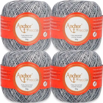Immagine prodotto di 4 gomitoli di filato "Anchor Freccia" multicolore, numero 6, composto al 100% da cotone a fibra lunga (colore 09445)