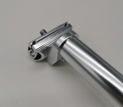 Produktbild von Kalloy UNO Aluminium Sattelstütze Patent Ø 25,0 mm | 400 mm silber