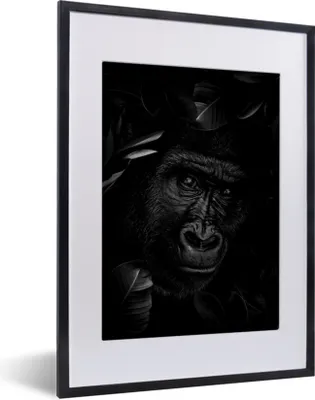 Produktbild von MuchoWow® Gerahmtes Poster Botanischer Affe vor dunklem Hintergrund - schwarz und weiß 30x40 cm - Poster mit Schwarzem Bilderrahmen Wandposter Rahmen Foto Bilder - Wandposter Schlafzimmer