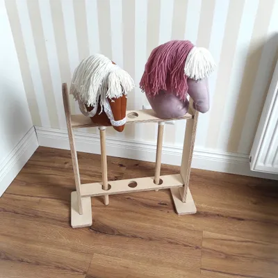 Produktbild von Stall fur 3 hobby horse, pferde stall, 3 hobby horse Ständer, hölzerne Stall, Wand Regal fur hobby horse, Kinder Pferde Ständer,