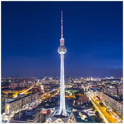 Produktbild von Wallario Sticker / Aufkleber für Kühlschrank / Geschirrspüler / Küchenschränke, selbstklebende Folie - 60 x 60 cm, Motiv: Fernsehturm Berlin bei Nacht
