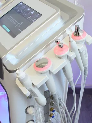 Obrázok produktu pre Elektrické čistiace zariadenie na tvár 12 v 1 s vibračnou masážou – biela