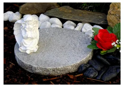 Produktbild von Runder Granitsockel ø 25 x 3,0 cm mit Engel für Grablichter und Grabschmuck