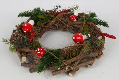 Produktbild von Rattankranz mit Fliegenpilz zum Hängen Ø 28 x 10 cm | Natürliche Tür- und Wanddekoration aus Rattan für Herbst und Weihnachtszeit