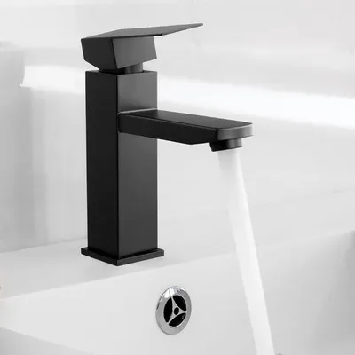 Zdjęcie produktu dla Bateria umywalkowa Ibenzoa® czarna (kwadratowa) ze stali nierdzewnej – do łazienki/kuchni, ceramiczna głowica, odporna na zarysowania, elastyczne przyłącza, adapter 12 cali + 38 cali