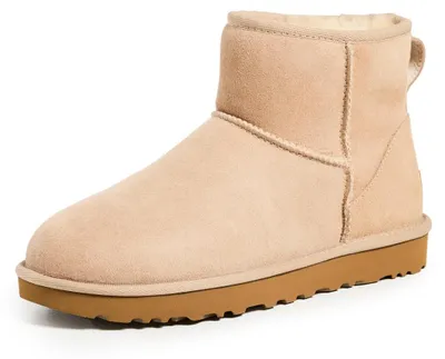 Productafbeelding van Ugg Classic Mini II laarzen, kleur zand. Dameslaarzen - artikelnummer 1016222-SAN