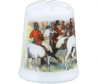 Productafbeelding van Porseleinen vingerhoedje met paardenrace afbeelding, met gouden versiering, in miniatuurformaat