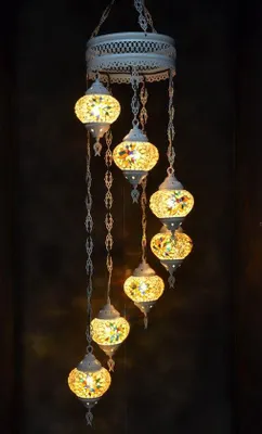 Immagine prodotto di Lampada a sospensione in vetro giallo con mosaico colorato, lampadario in stile orientale con 7 sfere, realizzata a mano in Turchia