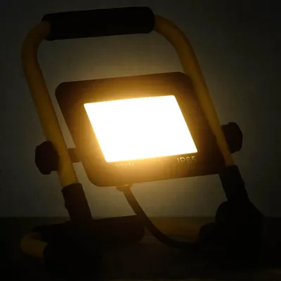 Obrázek produktu pro lED reflektor vidaXL s rukojetí 30 W teplá bílá