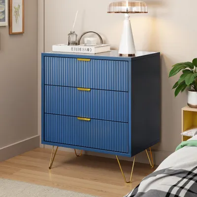 Zdjęcie produktu dla UnboxG Szafka nocna / komoda 60x40x70 cm, 3 szuflady, ciemnoniebieska z złotymi nóżkami, pionowy wzór, toaletka, stolik pomocniczy do sypialni