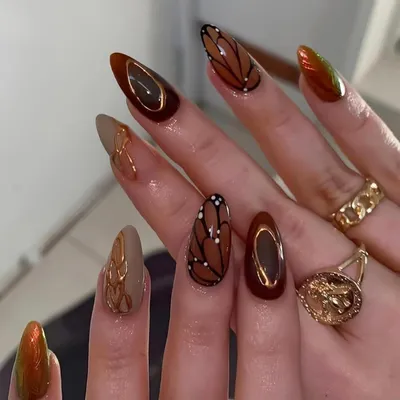 Productafbeelding van Zelfklevende nagels, korte, vierkante vorm, caramelgoud met spiraalmotief, 24 stuks