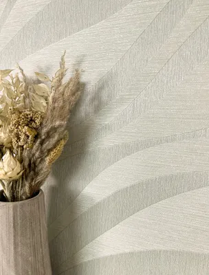Produktbild von NEWROOM Tapete Grau Vliestapete Wellen - Glanztapete Glamour Platingrau Metallic Linien Struktur Mustertapete Modern Streifentapete