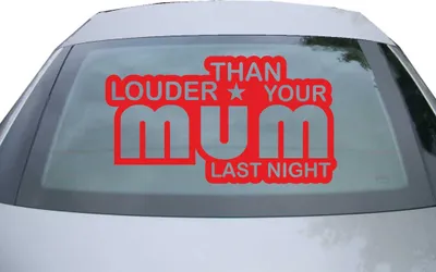 Produktbild von Indigos UG - Aufkleber Heckscheibe & Motorklappe DE2062 - rot - 600x333 mm - Louder than your Mom - Auto Scheiben Fenster Heckklappe Tuning Racing JDM - Die cut