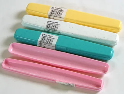 Imagen del producto de Estuche de plástico para cepillos de dientes de viaje. Caja compacta para cepillos de dientes de 20 x 3 x 2,5 cm, disponible en varios colores (1 unidad)