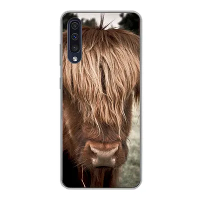 Produktbild von MuchoWow® Handyhülle Schutzhülle Hülle für Samsung Galaxy A30s Schottischer Highlander - Baum - Gras Silikon Softcase Handy Hülle - Karteninhaber