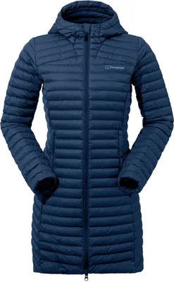 Dunkelblaue; isolierte Damenjacke "Nula Lange Micro Jacket" von Berghaus mit Kapuze und Reißverschluss.