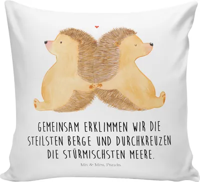 Produktbild von Mr. & Mrs. Panda Dekokissen Igel händchenhaltend - Weiß - Geschenk, Heiraten, kissen für sofa, Sofakissen, 40x40, Deko, Paar, Polster, Jahrestag, kuschelkissen, Verknallt
