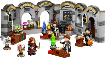 Produktbild von LEGO Harry Potter Schloss Hogwarts: Zaubertrankunterricht, Fantasy-Spielzeug, baubares Klassenzimmer, Geschenkidee für Jungen, Mädchen und alle Fans, mit Hermine Granger und Severus Snape 76431