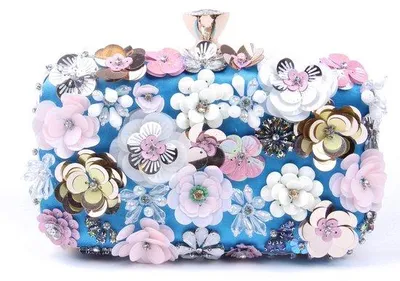Image de Pochette de soirée à fleurs pour femme, idéale pour les mariages et les réceptions