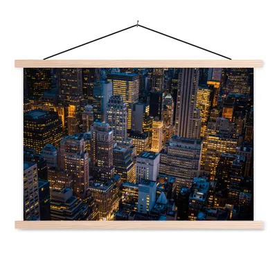 Produktbild von MuchoWow® Textilposter New York - Manhattan - Nacht 120x80 cm mit holzfarbenen Rahmen - Aufhängeset